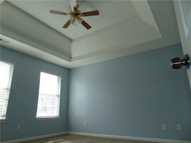 Building Photo - 611 Dove Ln