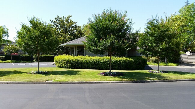 Building Photo - Highly Desirable Valley Club Circle Condo – Gated Napa Living