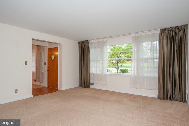 Building Photo - 5950 Clames Dr