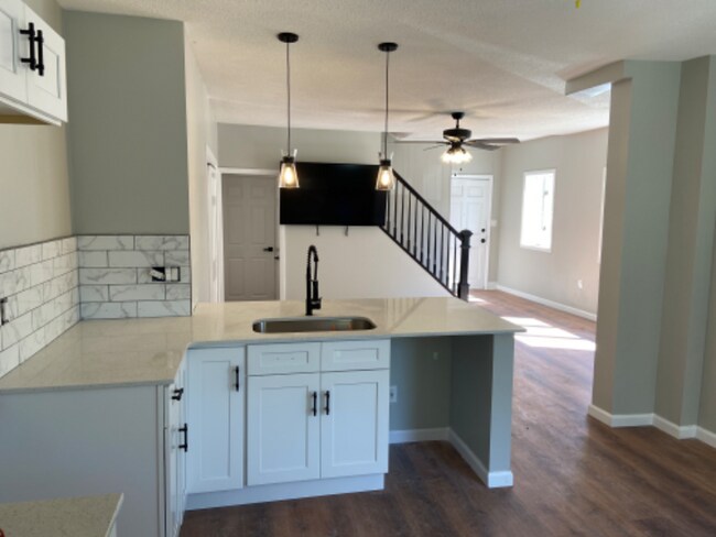 Building Photo - 28 Marble St