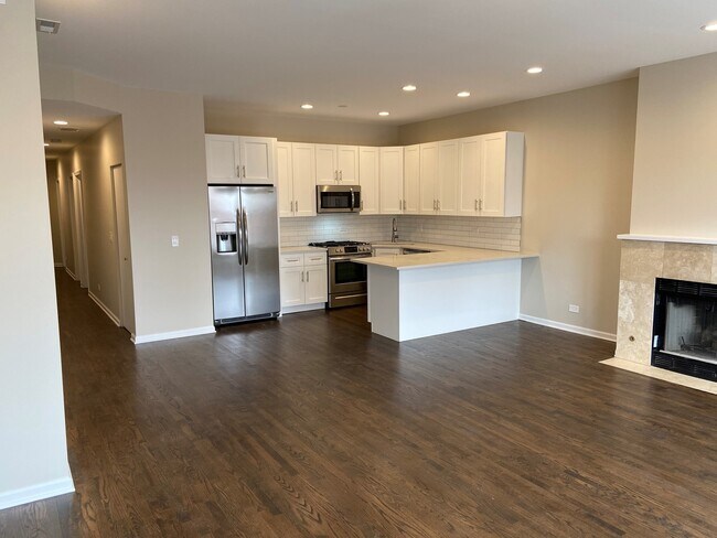 Building Photo - 1837 W North Ave