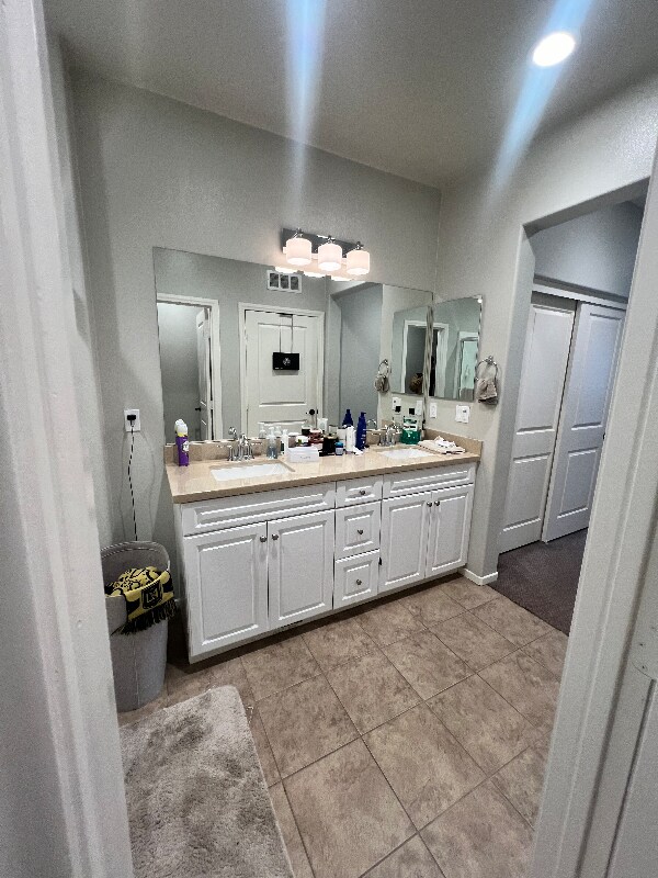 Building Photo - 3230 E Yountville Dr