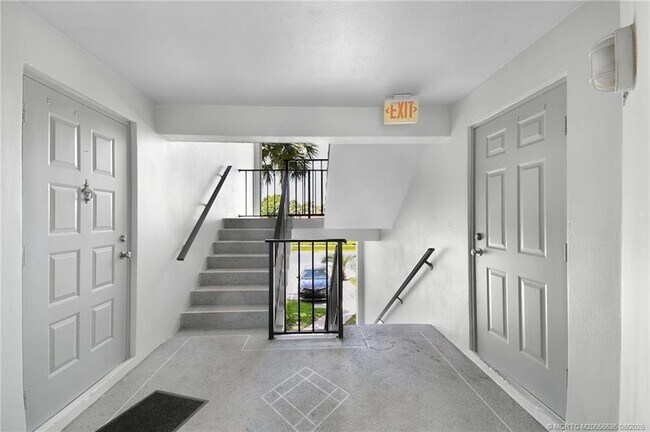 Building Photo - 1008 Green Pine Blvd
