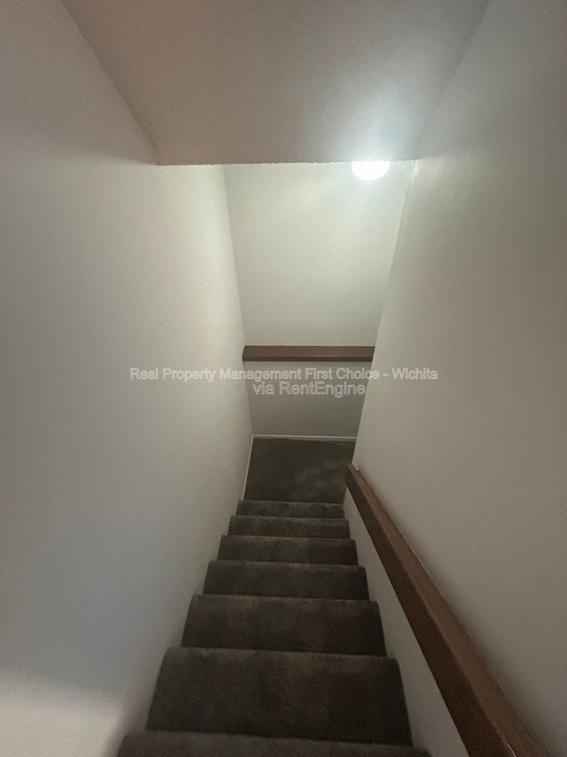 Building Photo - 2405 S Capri St