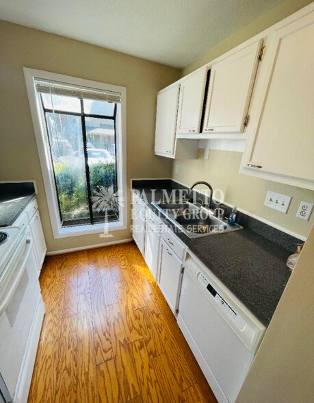 Building Photo - 2607 Cottage Pl