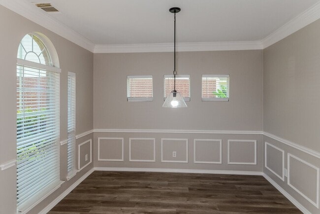 Building Photo - 17811 Memorial Trail Dr