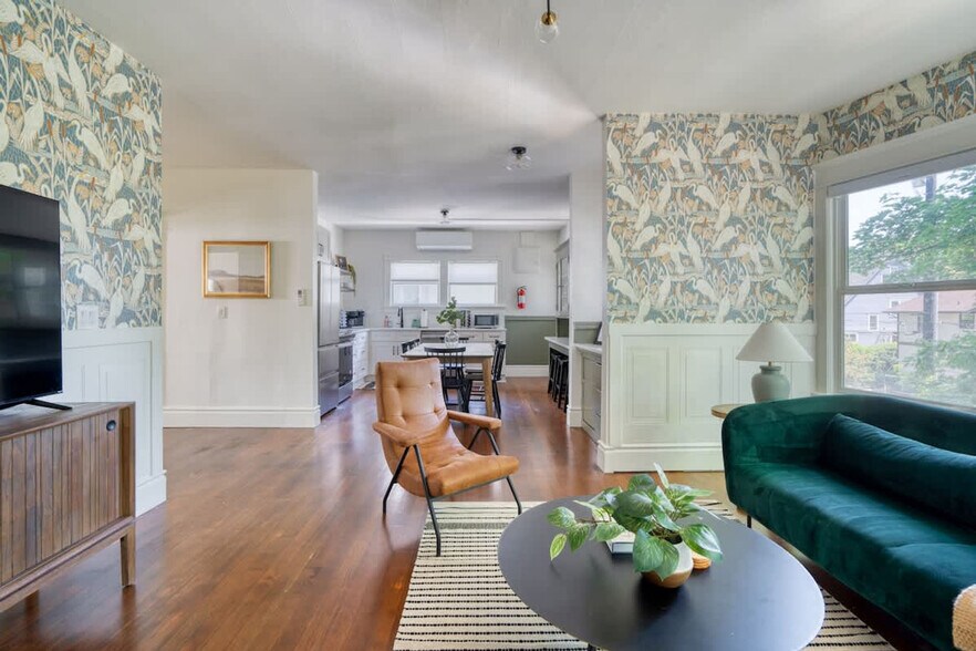 Building Photo - 1032 SE 12th Ave