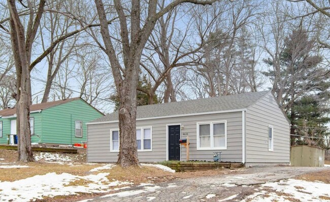 Building Photo - COMING SOON! 3 Bed 1 Bath Home! $1350.00