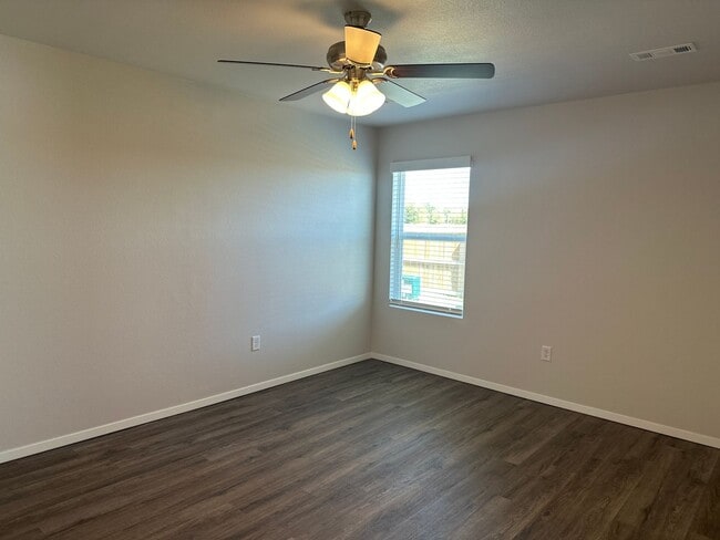 Building Photo - Now Pre-Leasing — Comfortable 3 Bedroom Living in Barberry Court