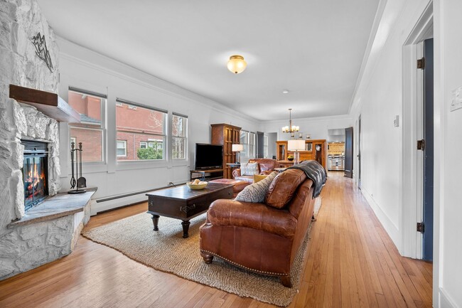 Building Photo - Gorgeous Washington Park Bungalow!