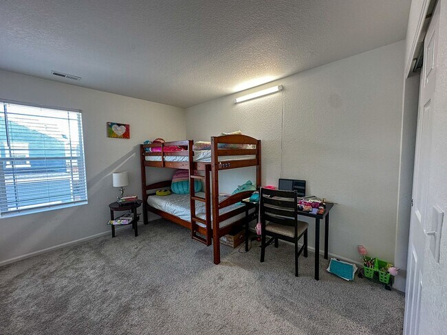 Building Photo - NEARLY NEW 3-bed Paired Home in Senderos Creek community!