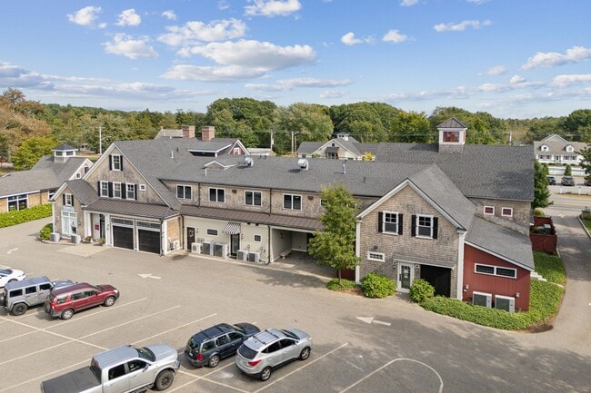 Building Photo - 2178 Post Rd