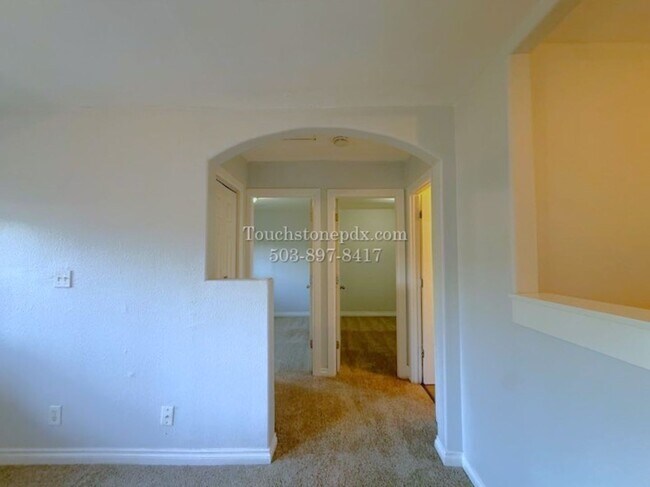 Building Photo - Brentwood-Darlington 2 Bed Apartment with Classic Charm and Parking