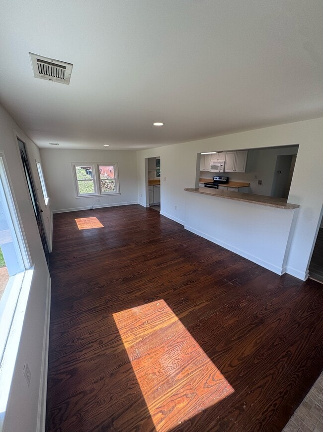 Building Photo - 113 Calhoun St