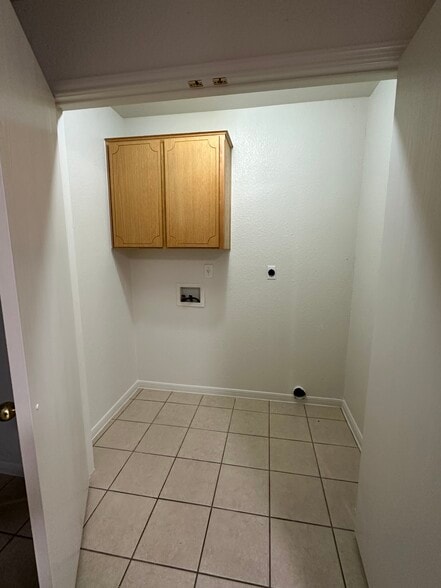 Building Photo - 409 Justin Ln