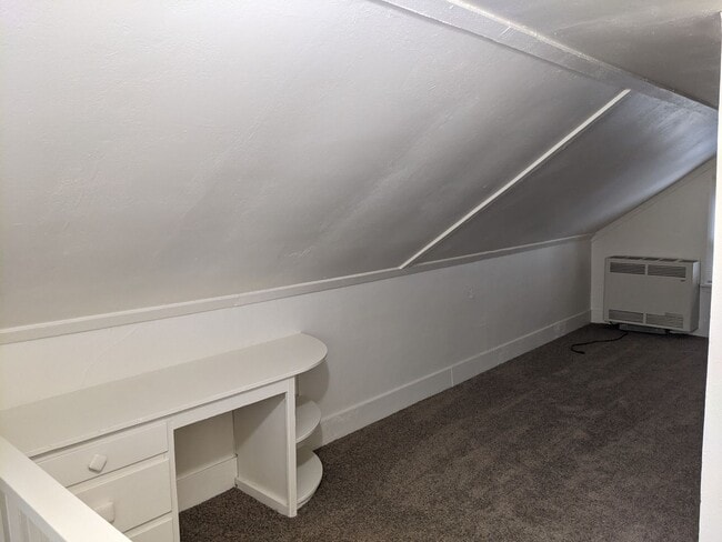 Building Photo - Nice 2-Bedroom, 1-Bath Duplex In Downtown Eugene!