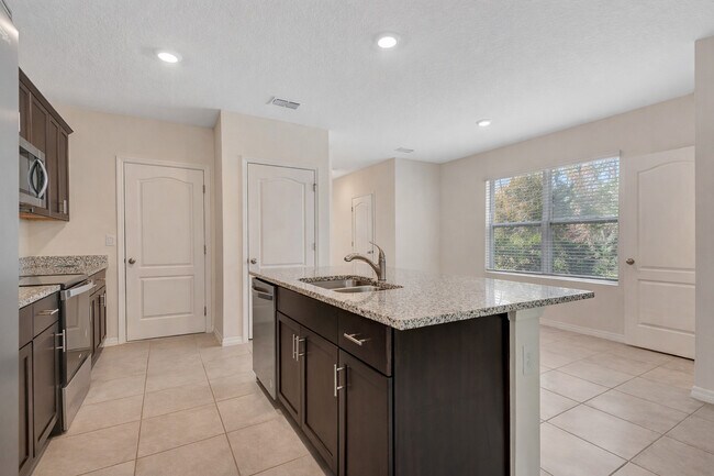 Building Photo - 35 Vista Oaks Ln