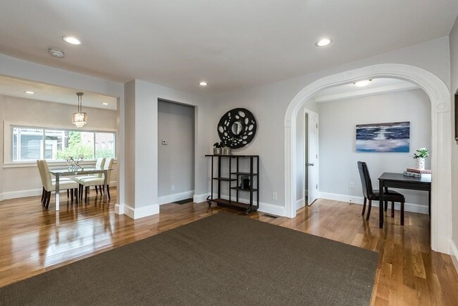 Building Photo - 10 Nantasket Ave