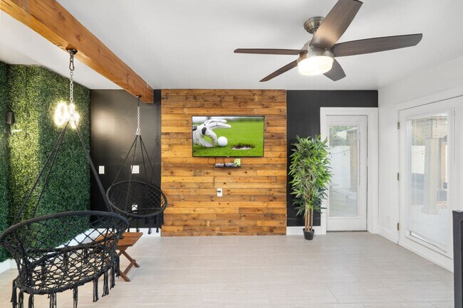 Building Photo - 3733 E Dahlia Dr