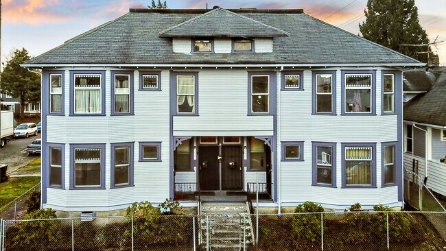 Primary Photo - Charming 2BR Home in Prime Tacoma Location...