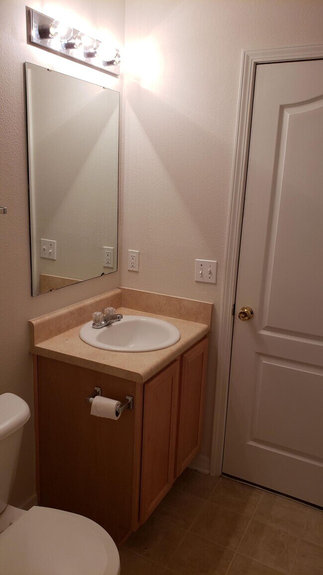 Building Photo - 2045 Catline Cir
