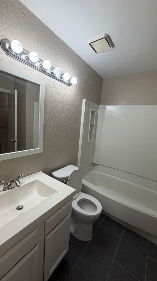 Building Photo - 2132 Aspen Dr