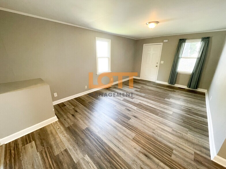 Building Photo - 5 Saint Clair St
