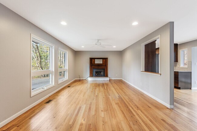 Building Photo - Updated 2-Bedroom Home in Gorgeous Woodland Hills (Landscaping Included)