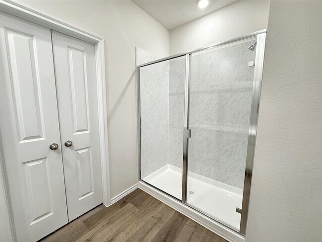 Building Photo - 810 Shear Dr