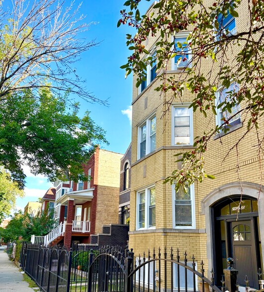 Building Photo - 2939 N Fairfield Ave