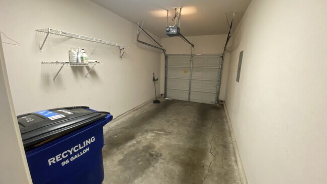 1 car garage - 7501 Shadowridge Run