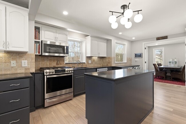 Building Photo - 5 Susan Dr