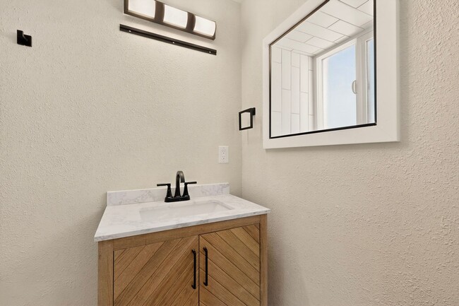 Building Photo - Beautifully Renovated Home for Rent