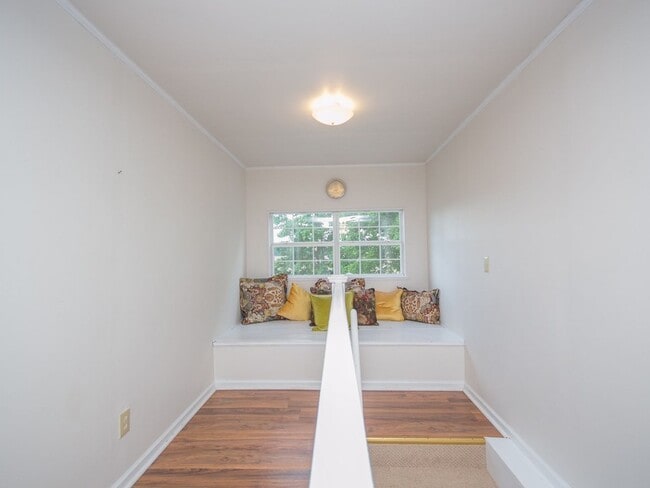 Building Photo - Farm House! Great Location....25 minutes from Huntsville!