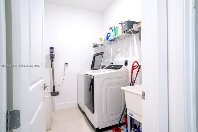 Building Photo - 30707 SW 193rd Ave