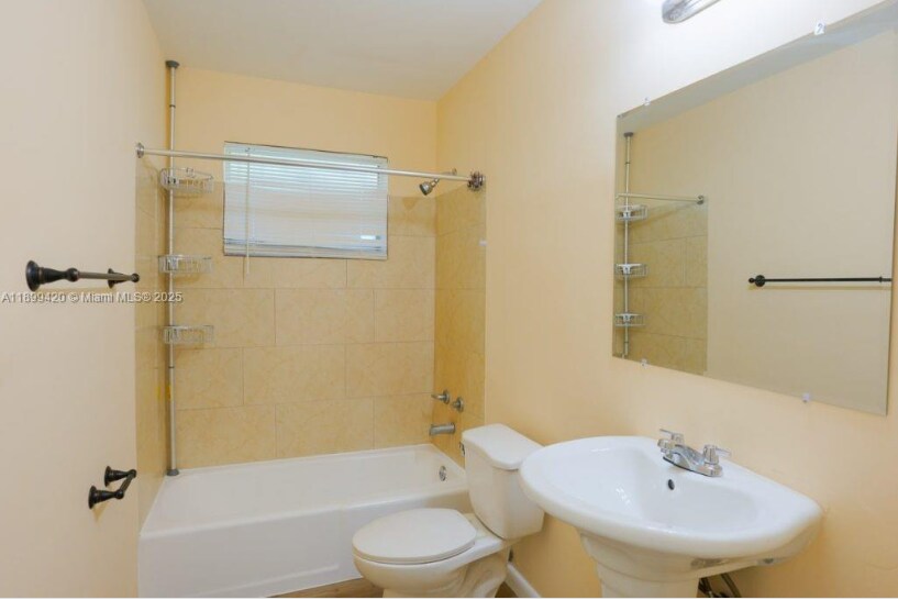 Building Photo - 716 NE 7th St