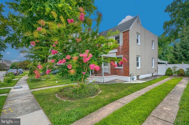 Building Photo - 7114 Greenwood Ave