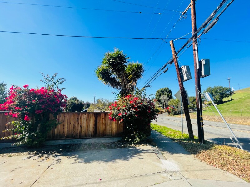 Building Photo - 3544 Clayton Rd