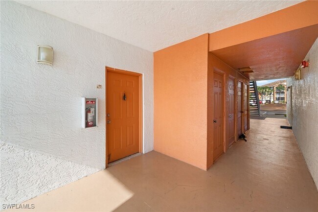 Building Photo - 6360 Aragon Way