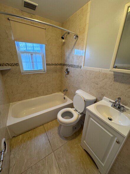 Building Photo - 36 John St