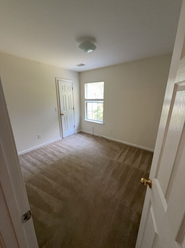 Building Photo - 525 S Maney Ct