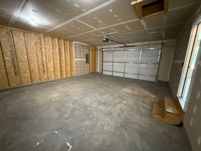 Building Photo - 842 Lakeway Dr