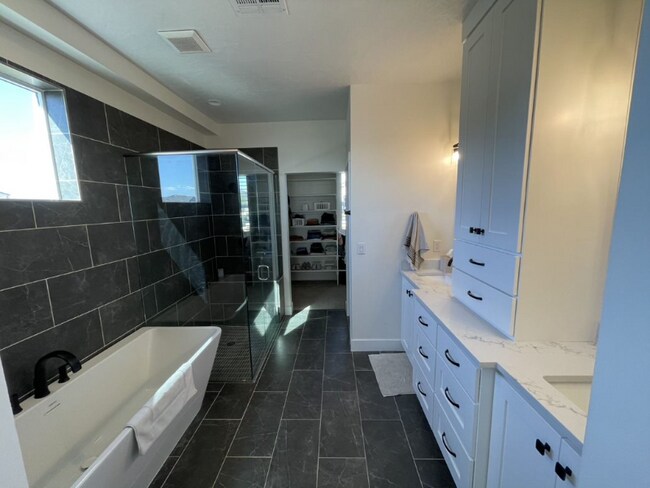 Building Photo - 997 Willow Breeze Ln