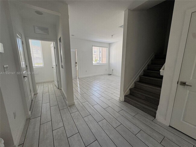 Building Photo - 1030 SE 23rd Terrace