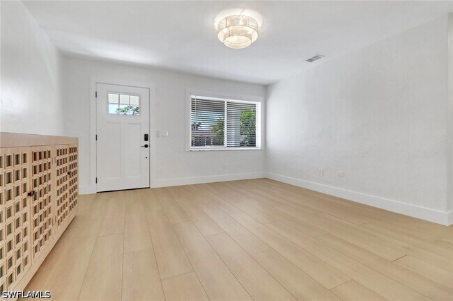 Building Photo - 4525 Fluvia Ave