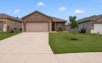 Building Photo - Charming 4-Bedroom Home in Elmendorf!