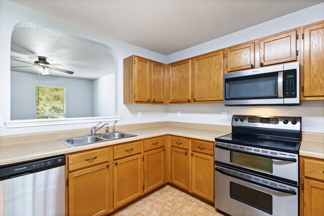 Building Photo - 3 Bedroom/2 1/2 Bath Wildhorse Subdivision