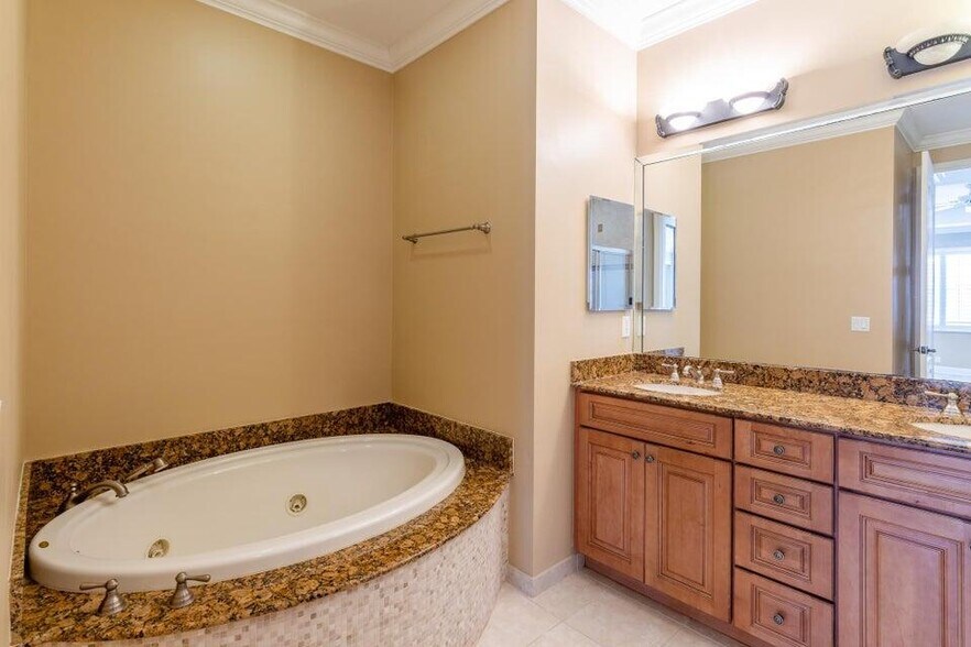 Building Photo - 4803 Sawgrass Breeze Dr