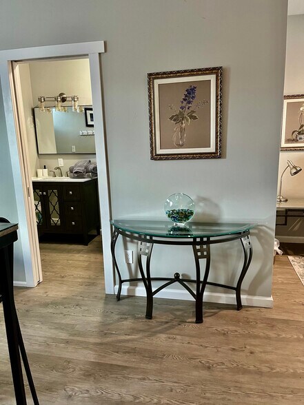 Building Photo - 241 E 36th St