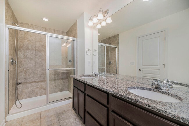 Building Photo - 329 Glenhurst Blvd